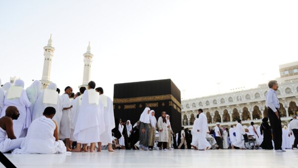 How Do Shifting Hajj Packages Offer Flexibility During the Pilgrimage?