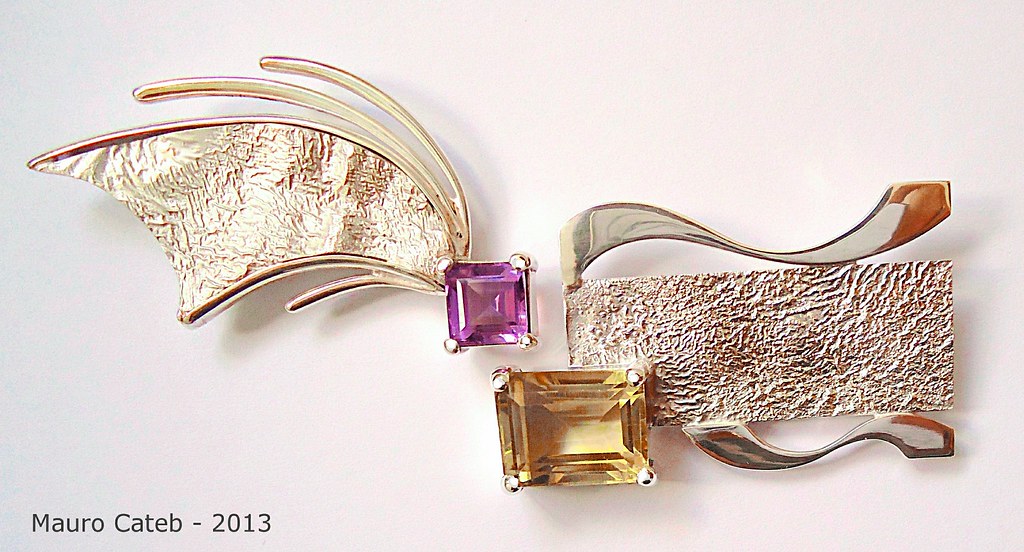 How to Mix & Match Vintage Brooches with Modern Fashion